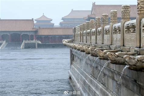 故宮千龍吐水|北京下暴雨！紫禁城600年不淹 重現「九龍吐水」畫面。